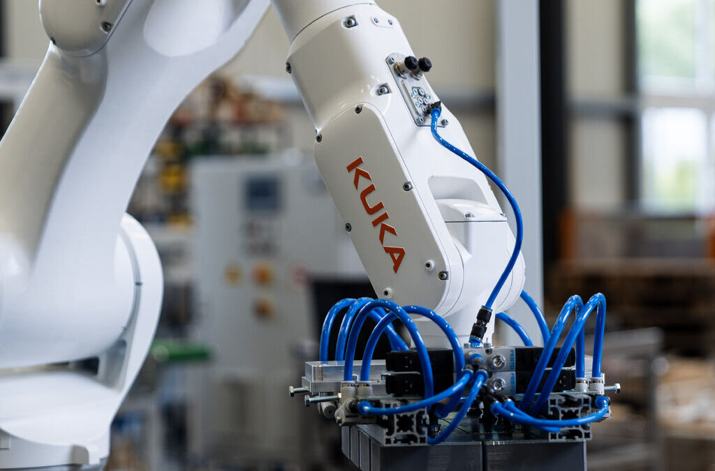 Individuelle Roboterzelle im Sondermaschinenbau | BELU GmbH